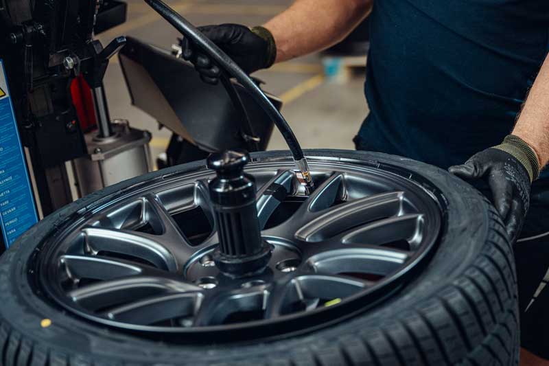 Montage van complete sets bij WheelTyre